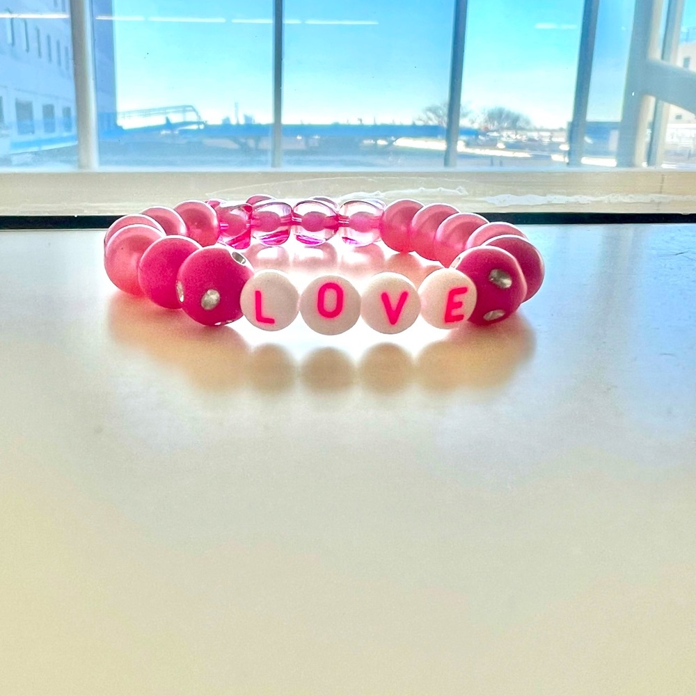 Pink stretchy love bracelet🩷